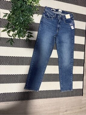 Universal Thread Women's Straight Leg Jeans in Medium Blue Wash